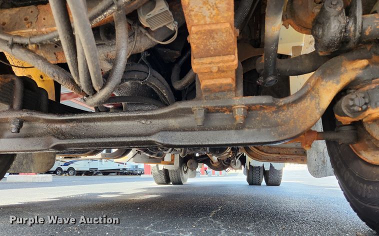 image for item MK9350 2002 International 4900  dump truck