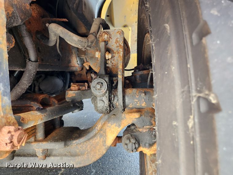 image for item MK9350 2002 International 4900  dump truck