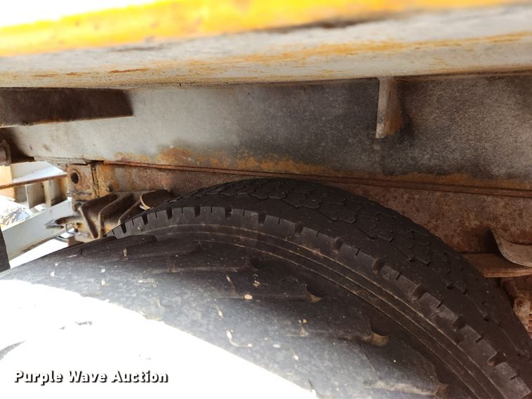 image for item MK9350 2002 International 4900  dump truck