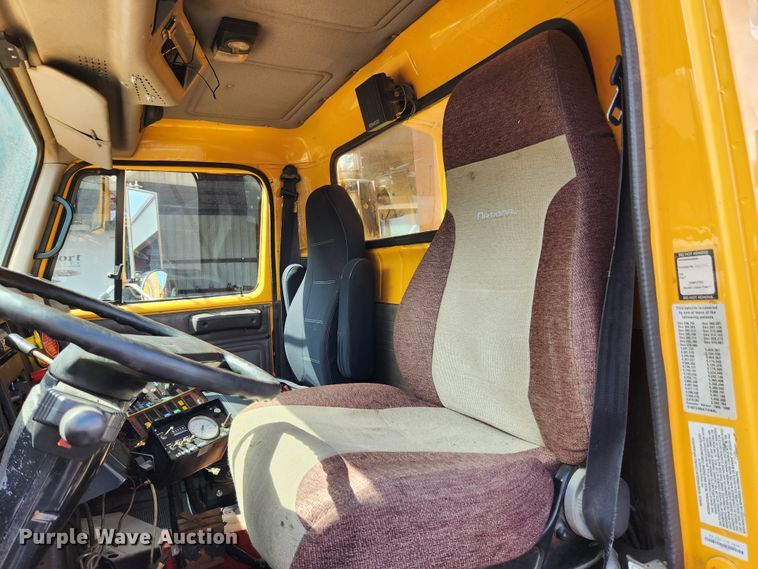 image for item MK9350 2002 International 4900  dump truck