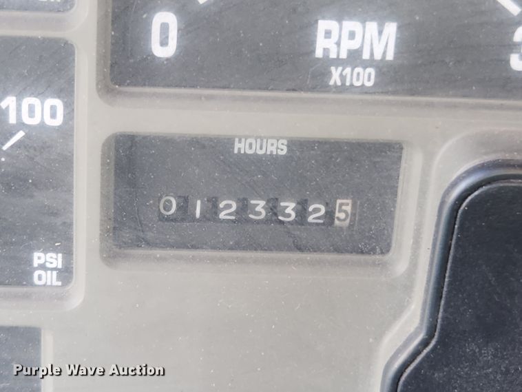 image for item MK9350 2002 International 4900  dump truck