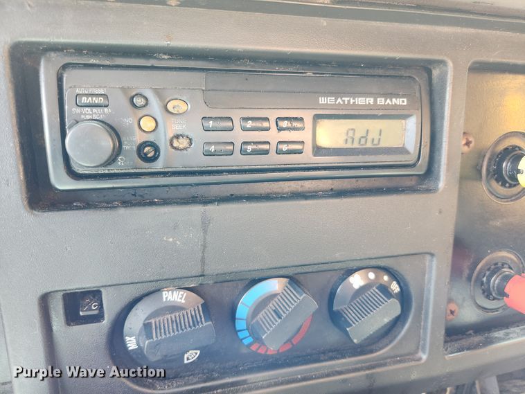 image for item MK9350 2002 International 4900  dump truck