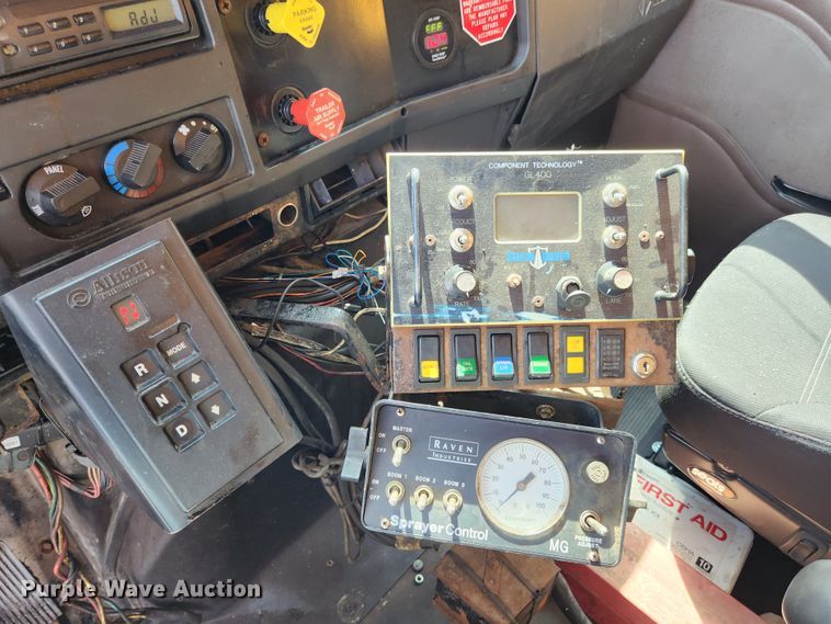 image for item MK9350 2002 International 4900  dump truck