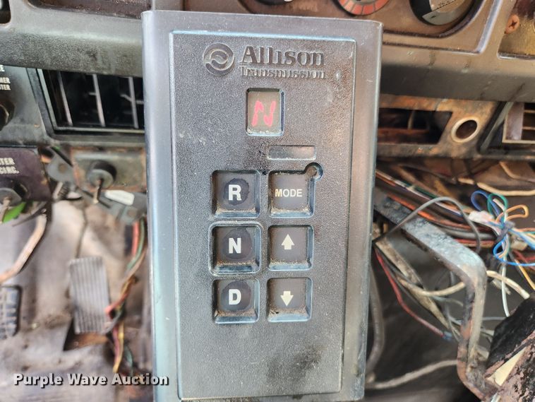 image for item MK9350 2002 International 4900  dump truck