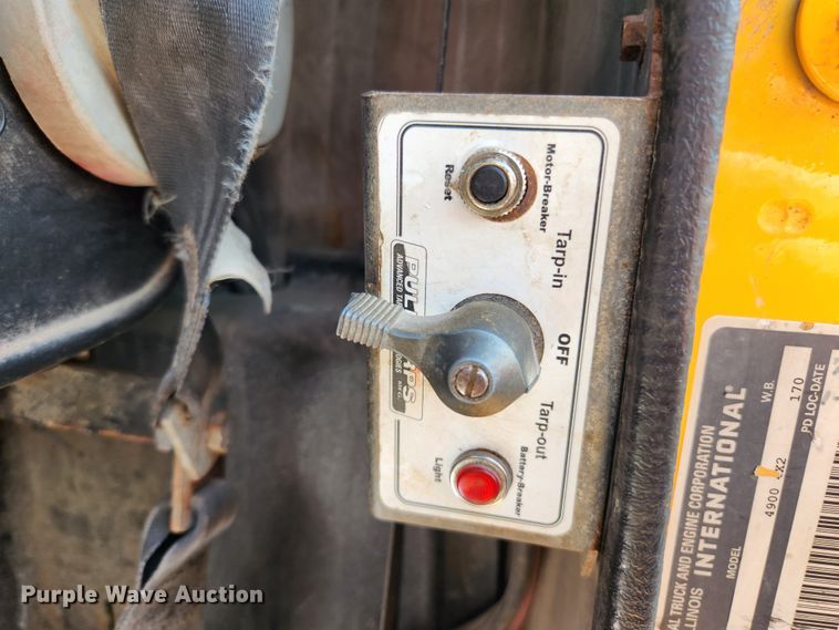 image for item MK9350 2002 International 4900  dump truck