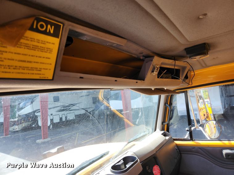 image for item MK9350 2002 International 4900  dump truck