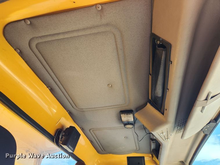 image for item MK9350 2002 International 4900  dump truck