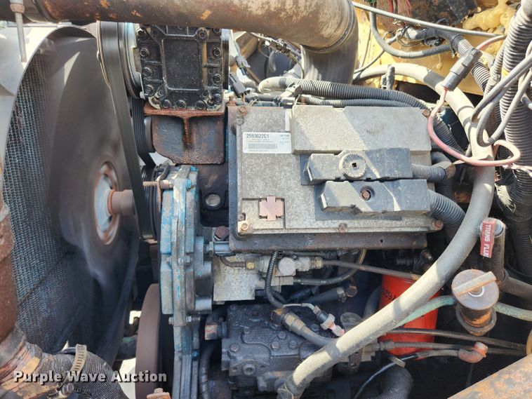 image for item MK9350 2002 International 4900  dump truck