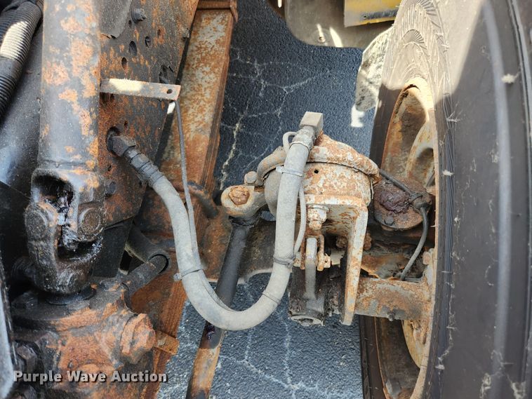 image for item MK9350 2002 International 4900  dump truck