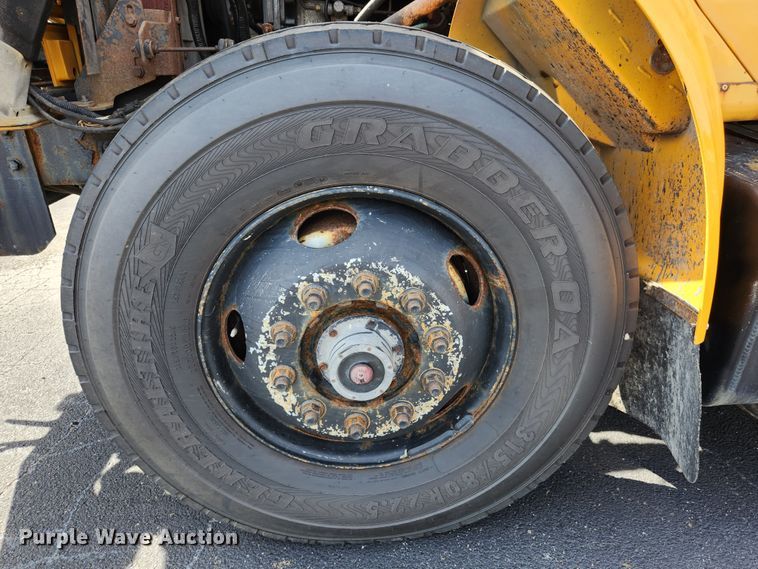 image for item MK9350 2002 International 4900  dump truck