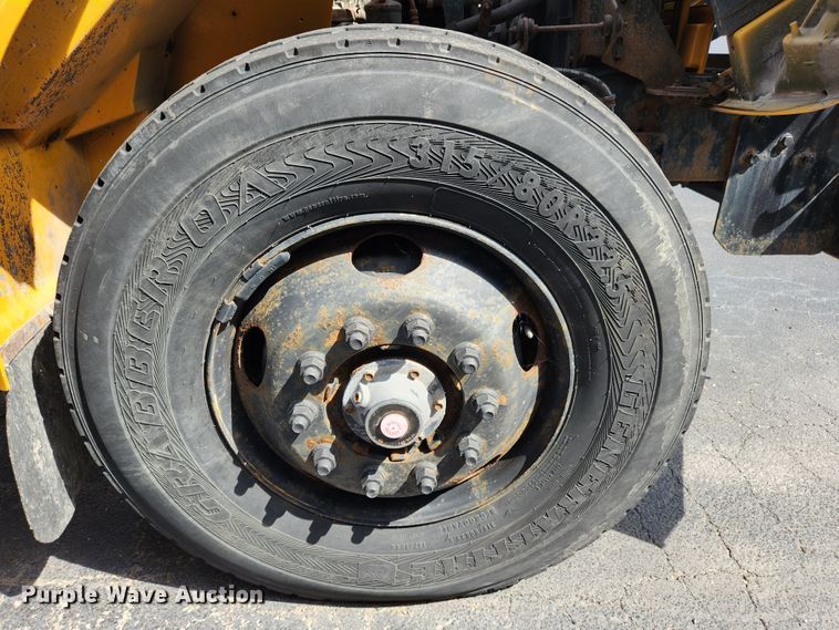 image for item MK9350 2002 International 4900  dump truck