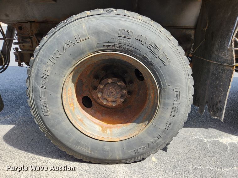 image for item MK9350 2002 International 4900  dump truck