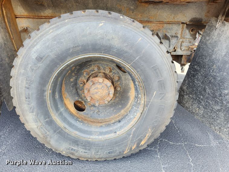 image for item MK9350 2002 International 4900  dump truck