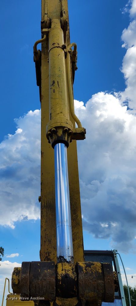 image for item MK9352 1994 Kobelco SK200LC  excavator