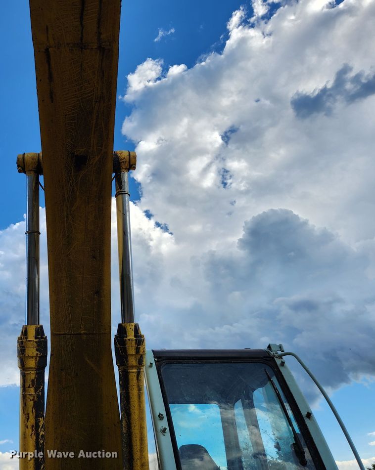 image for item MK9352 1994 Kobelco SK200LC  excavator