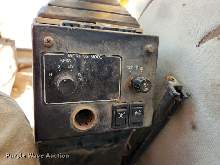 image for item MK9352 1994 Kobelco SK200LC  excavator