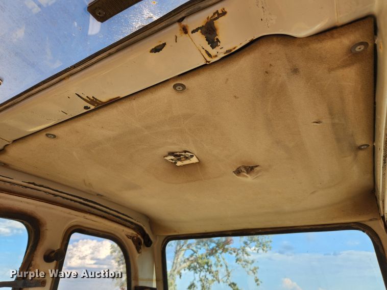 image for item MK9352 1994 Kobelco SK200LC  excavator