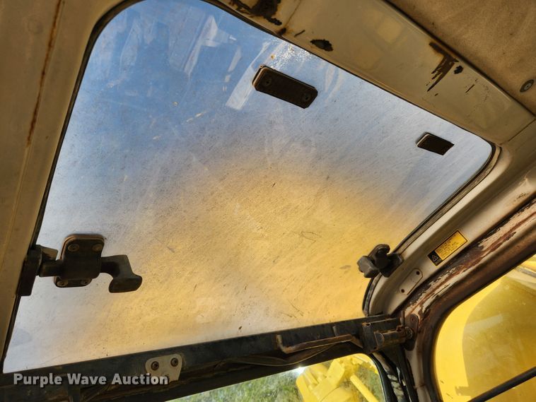 image for item MK9352 1994 Kobelco SK200LC  excavator