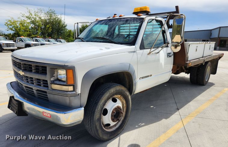 image for item MK9355 2000 Chevrolet 3500 HD  flatbed pickup truck