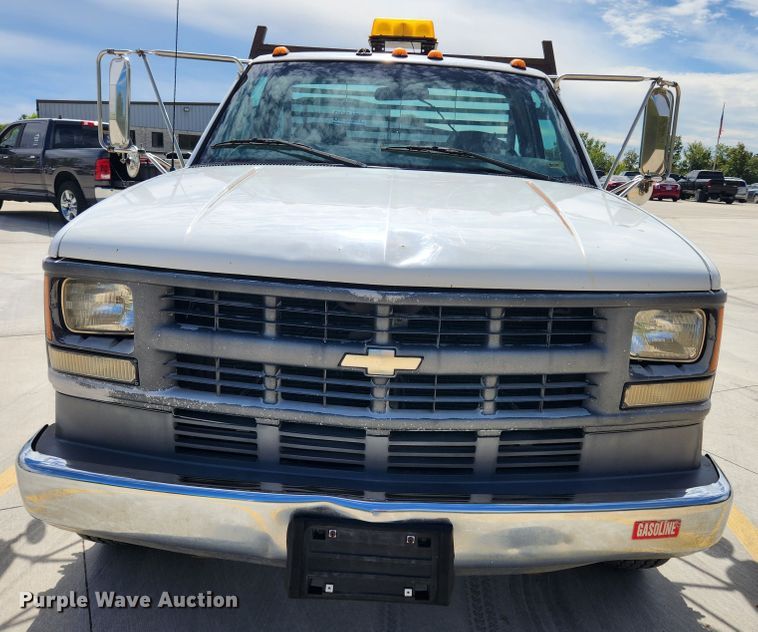 image for item MK9355 2000 Chevrolet 3500 HD  flatbed pickup truck