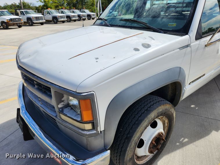 image for item MK9355 2000 Chevrolet 3500 HD  flatbed pickup truck