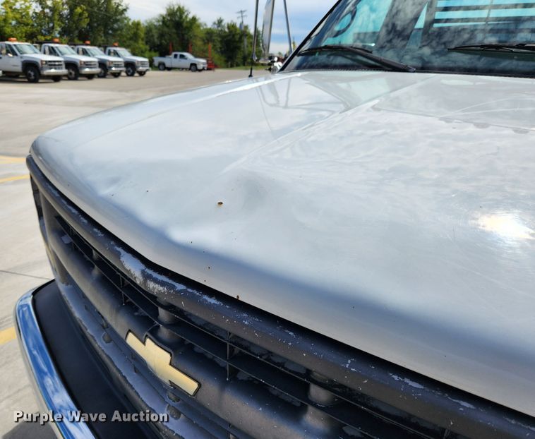 image for item MK9355 2000 Chevrolet 3500 HD  flatbed pickup truck