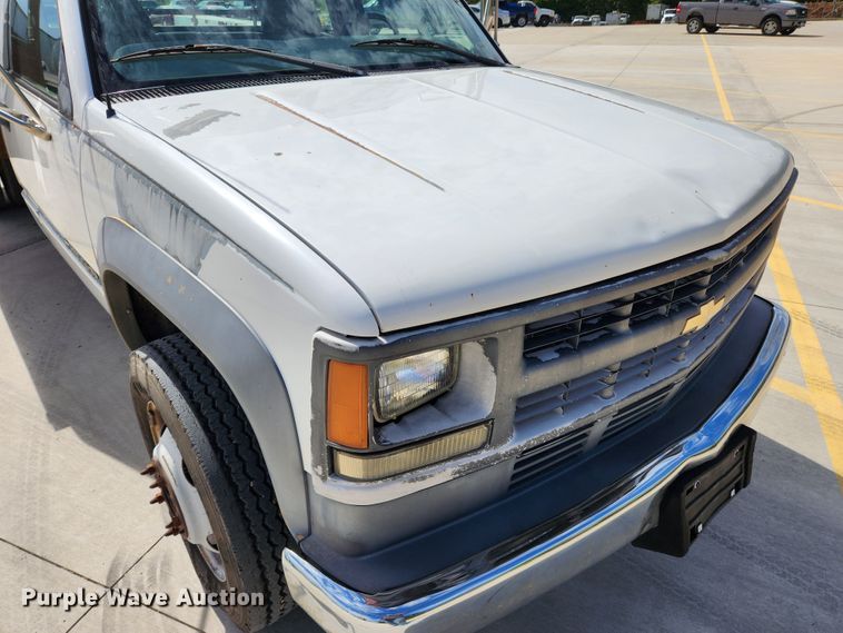 image for item MK9355 2000 Chevrolet 3500 HD  flatbed pickup truck