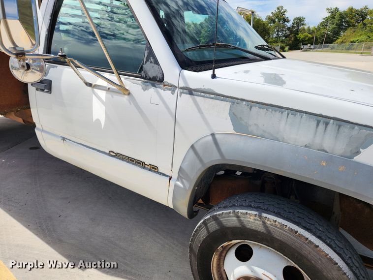 image for item MK9355 2000 Chevrolet 3500 HD  flatbed pickup truck