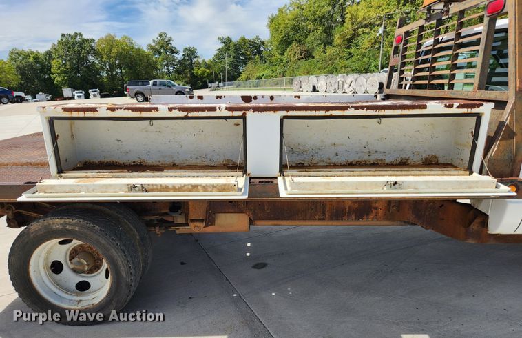 image for item MK9355 2000 Chevrolet 3500 HD  flatbed pickup truck