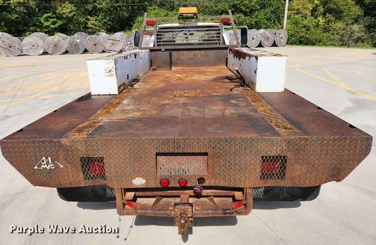 image for item MK9355 2000 Chevrolet 3500 HD  flatbed pickup truck