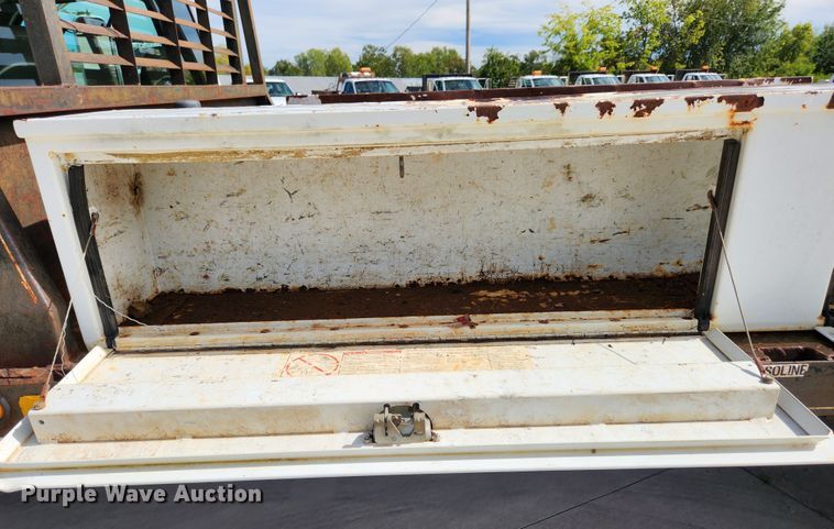 image for item MK9355 2000 Chevrolet 3500 HD  flatbed pickup truck