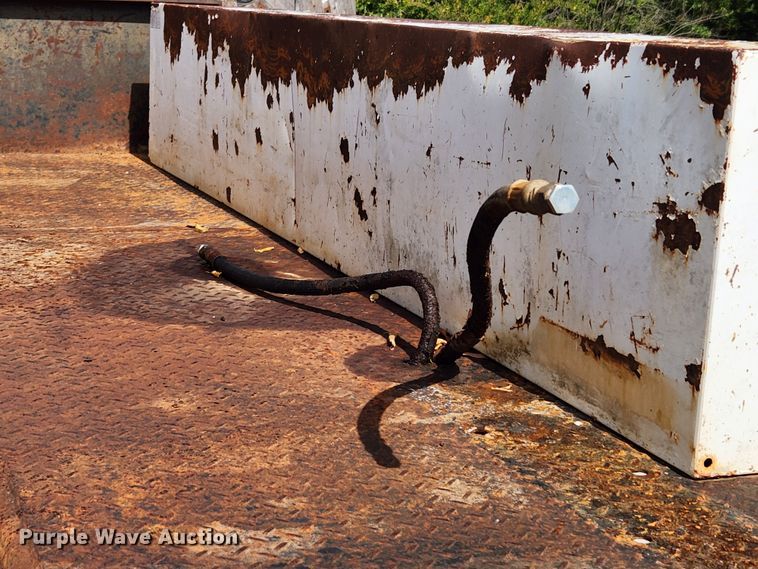 image for item MK9355 2000 Chevrolet 3500 HD  flatbed pickup truck