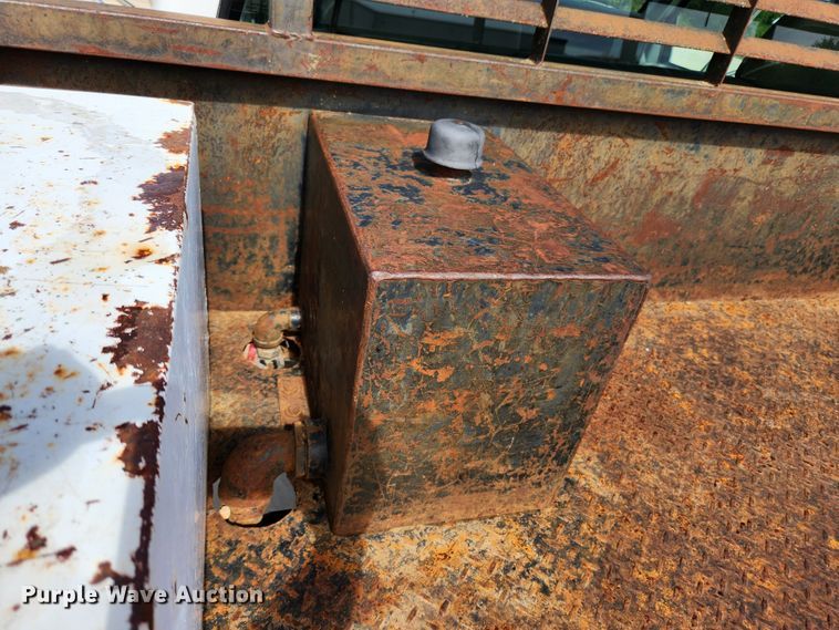 image for item MK9355 2000 Chevrolet 3500 HD  flatbed pickup truck