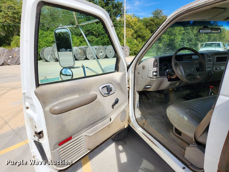 image for item MK9355 2000 Chevrolet 3500 HD  flatbed pickup truck