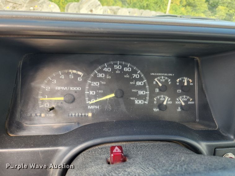 image for item MK9355 2000 Chevrolet 3500 HD  flatbed pickup truck