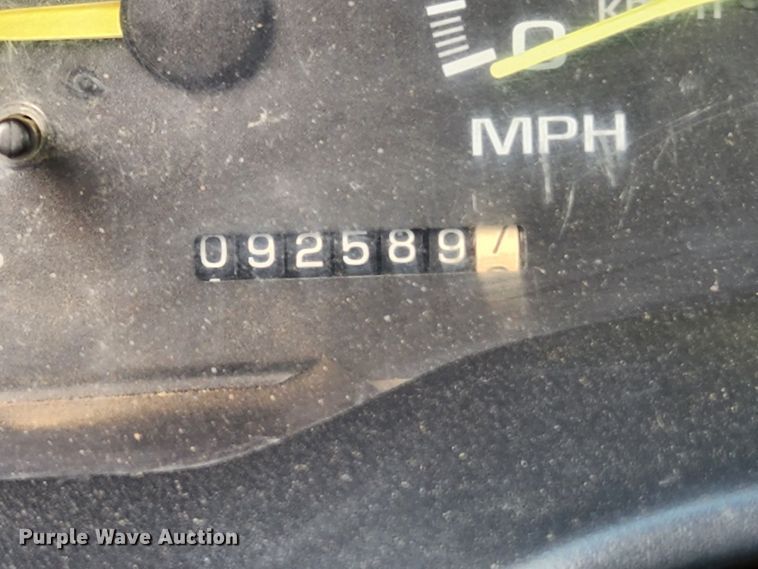 image for item MK9355 2000 Chevrolet 3500 HD  flatbed pickup truck