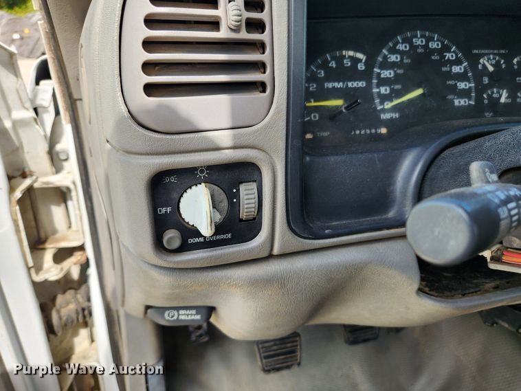 image for item MK9355 2000 Chevrolet 3500 HD  flatbed pickup truck