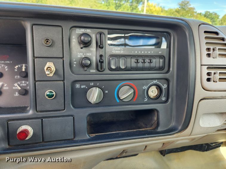 image for item MK9355 2000 Chevrolet 3500 HD  flatbed pickup truck