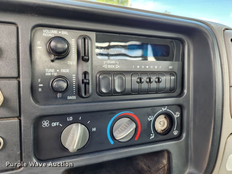 image for item MK9355 2000 Chevrolet 3500 HD  flatbed pickup truck