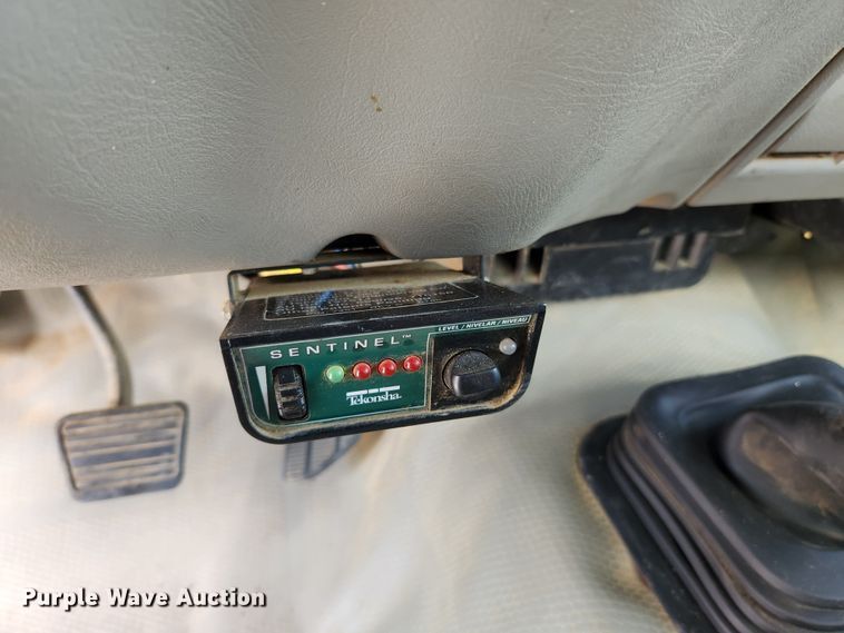 image for item MK9355 2000 Chevrolet 3500 HD  flatbed pickup truck