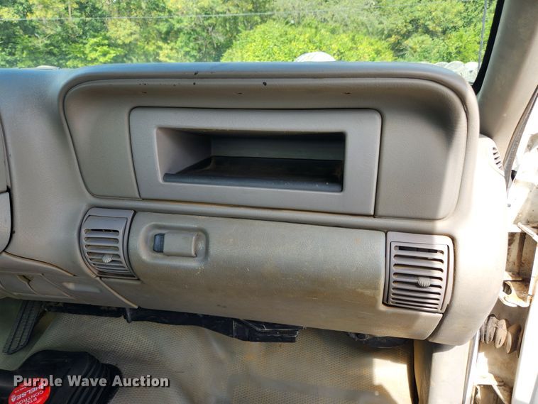 image for item MK9355 2000 Chevrolet 3500 HD  flatbed pickup truck