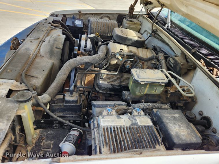 image for item MK9355 2000 Chevrolet 3500 HD  flatbed pickup truck