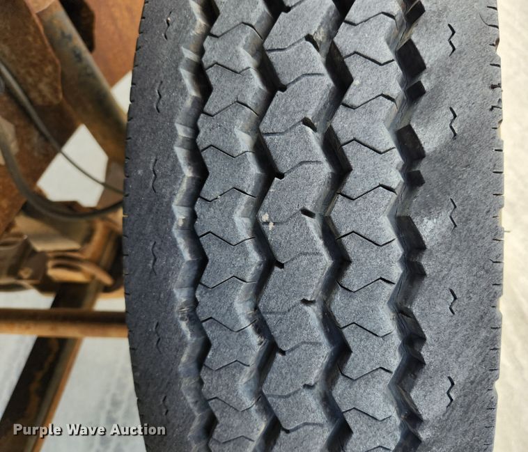 image for item MK9355 2000 Chevrolet 3500 HD  flatbed pickup truck