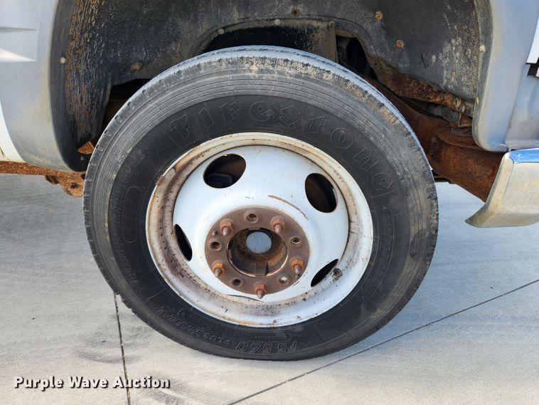 image for item MK9355 2000 Chevrolet 3500 HD  flatbed pickup truck