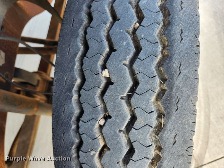 image for item MK9355 2000 Chevrolet 3500 HD  flatbed pickup truck