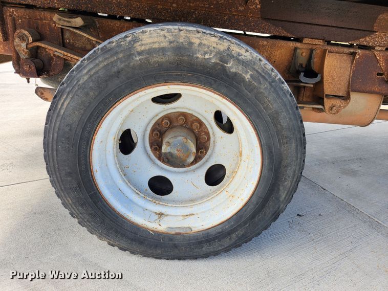 image for item MK9355 2000 Chevrolet 3500 HD  flatbed pickup truck