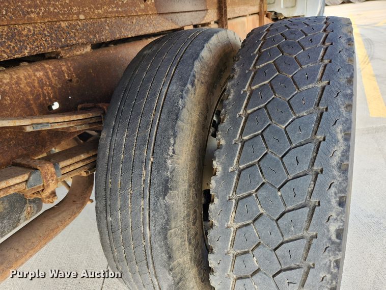 image for item MK9355 2000 Chevrolet 3500 HD  flatbed pickup truck