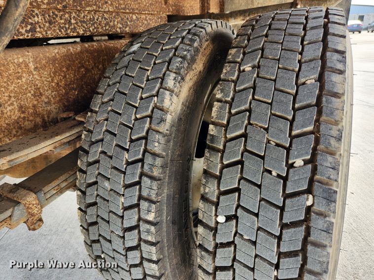 image for item MK9355 2000 Chevrolet 3500 HD  flatbed pickup truck