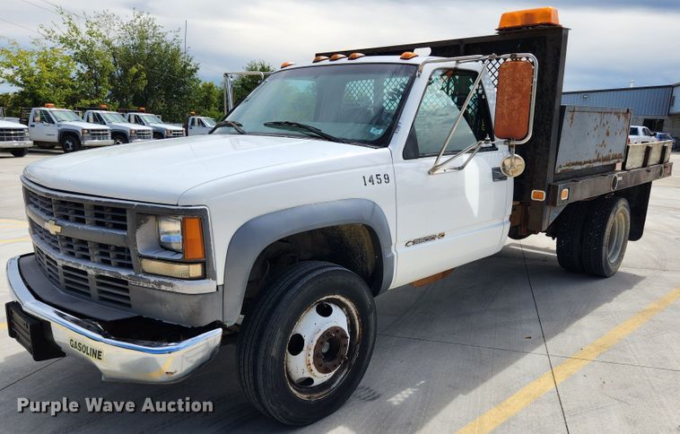 image for item MK9356 2000 Chevrolet 3500HD  flatbed pickup truck