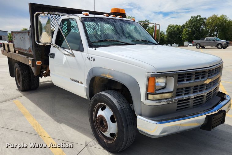 image for item MK9356 2000 Chevrolet 3500HD  flatbed pickup truck